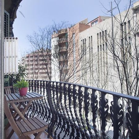 Aparteasy - Authentic Family Apartment Барселона Екстер'єр фото