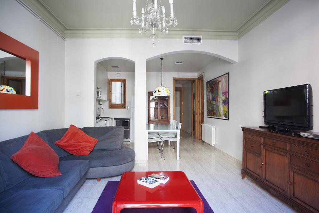 Aparteasy - Authentic Family Apartment Барселона Екстер'єр фото