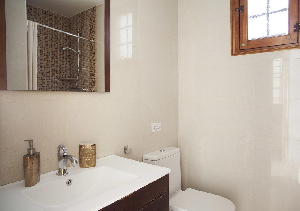 Aparteasy - Authentic Family Apartment Барселона Екстер'єр фото