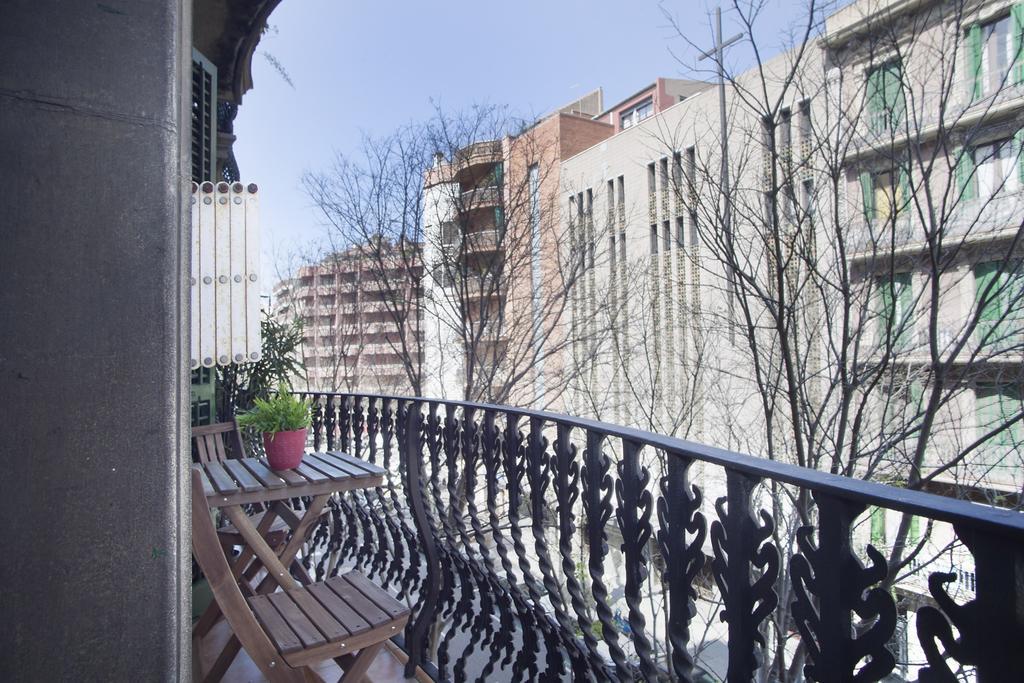 Aparteasy - Authentic Family Apartment Барселона Екстер'єр фото