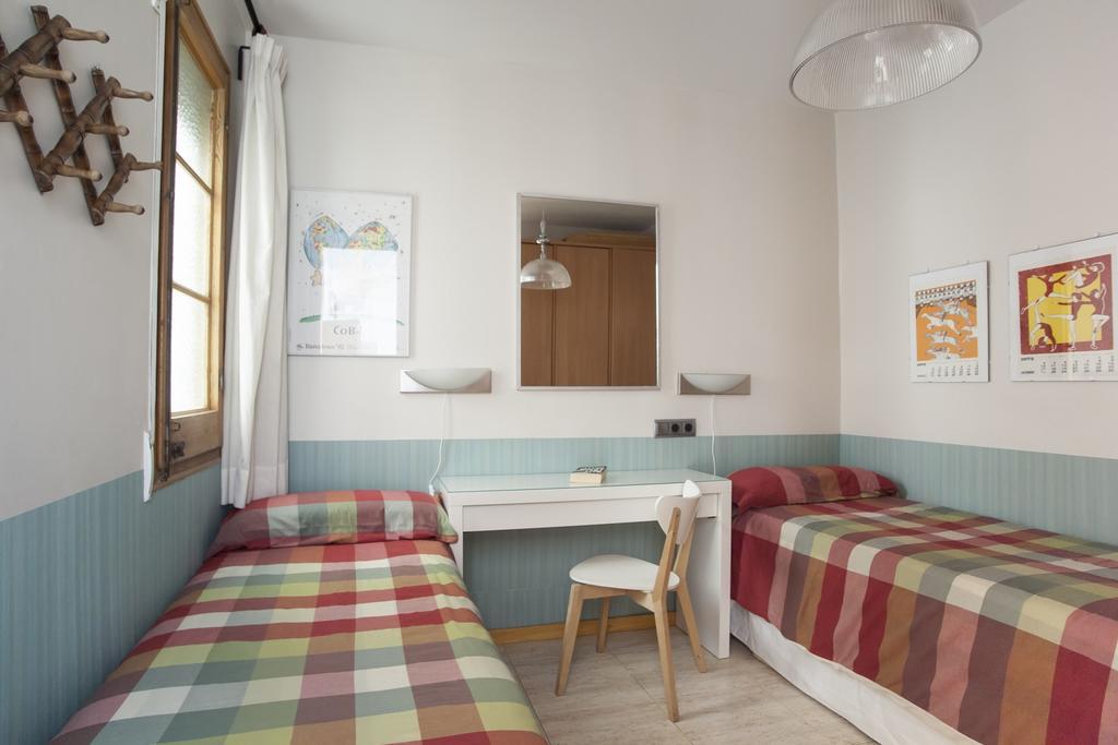 Aparteasy - Authentic Family Apartment Барселона Екстер'єр фото