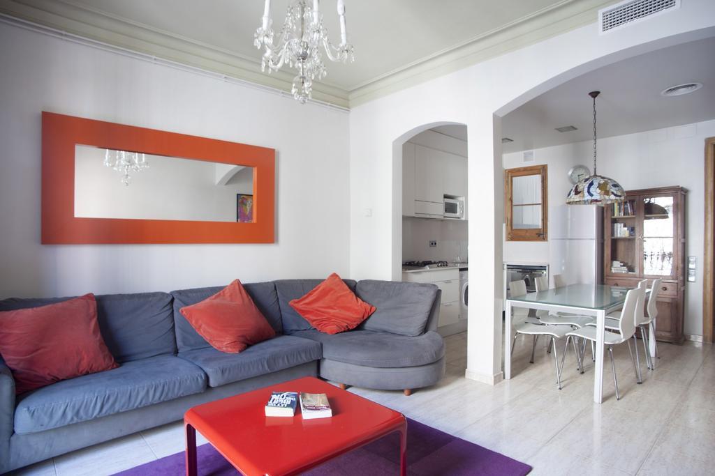 Aparteasy - Authentic Family Apartment Барселона Екстер'єр фото