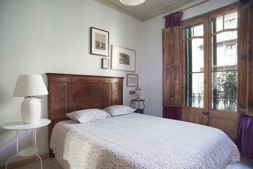 Aparteasy - Authentic Family Apartment Барселона Екстер'єр фото